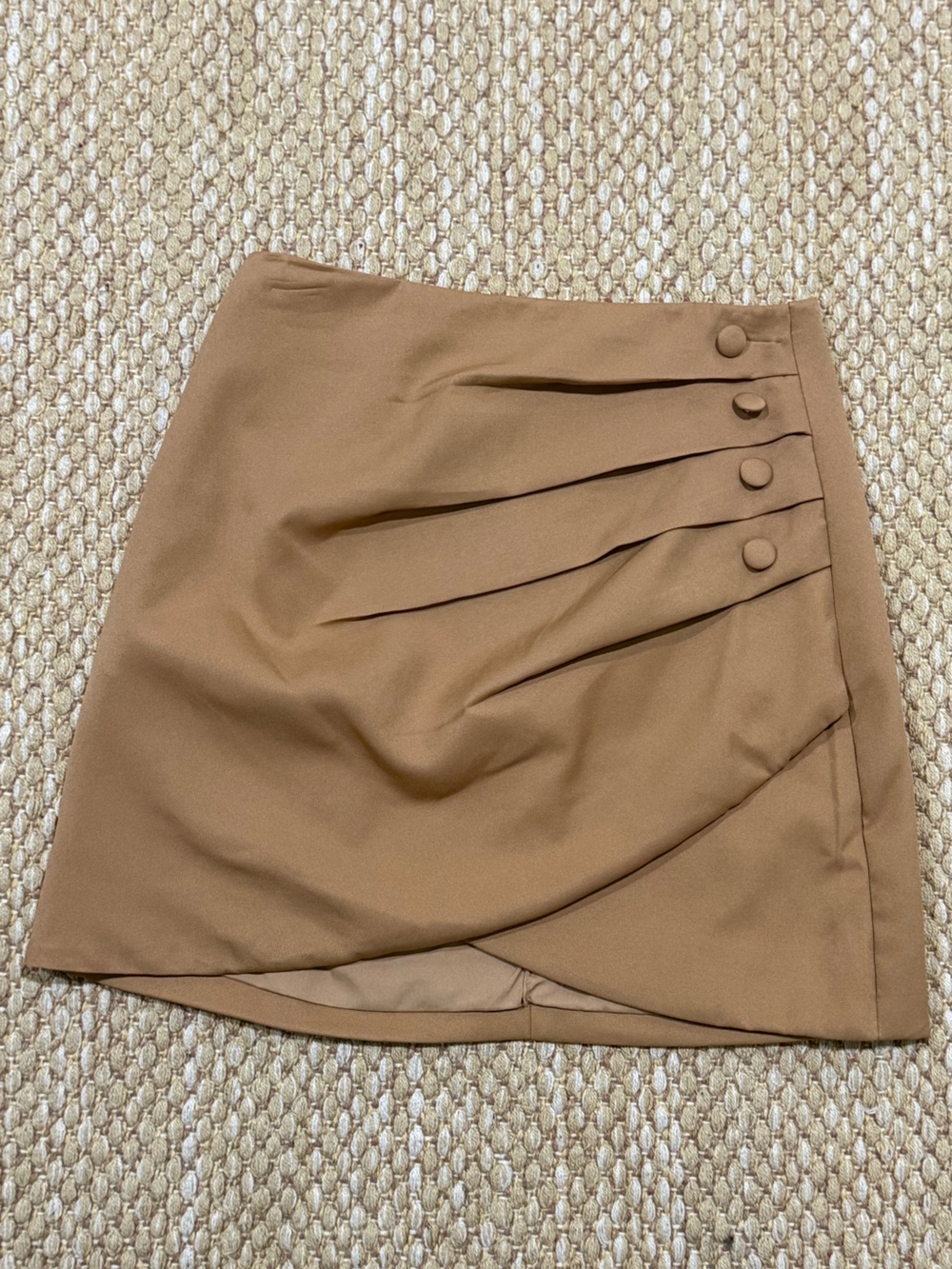 Vestique Camel Button-Pleat Mini Skirt — Small — NWOT